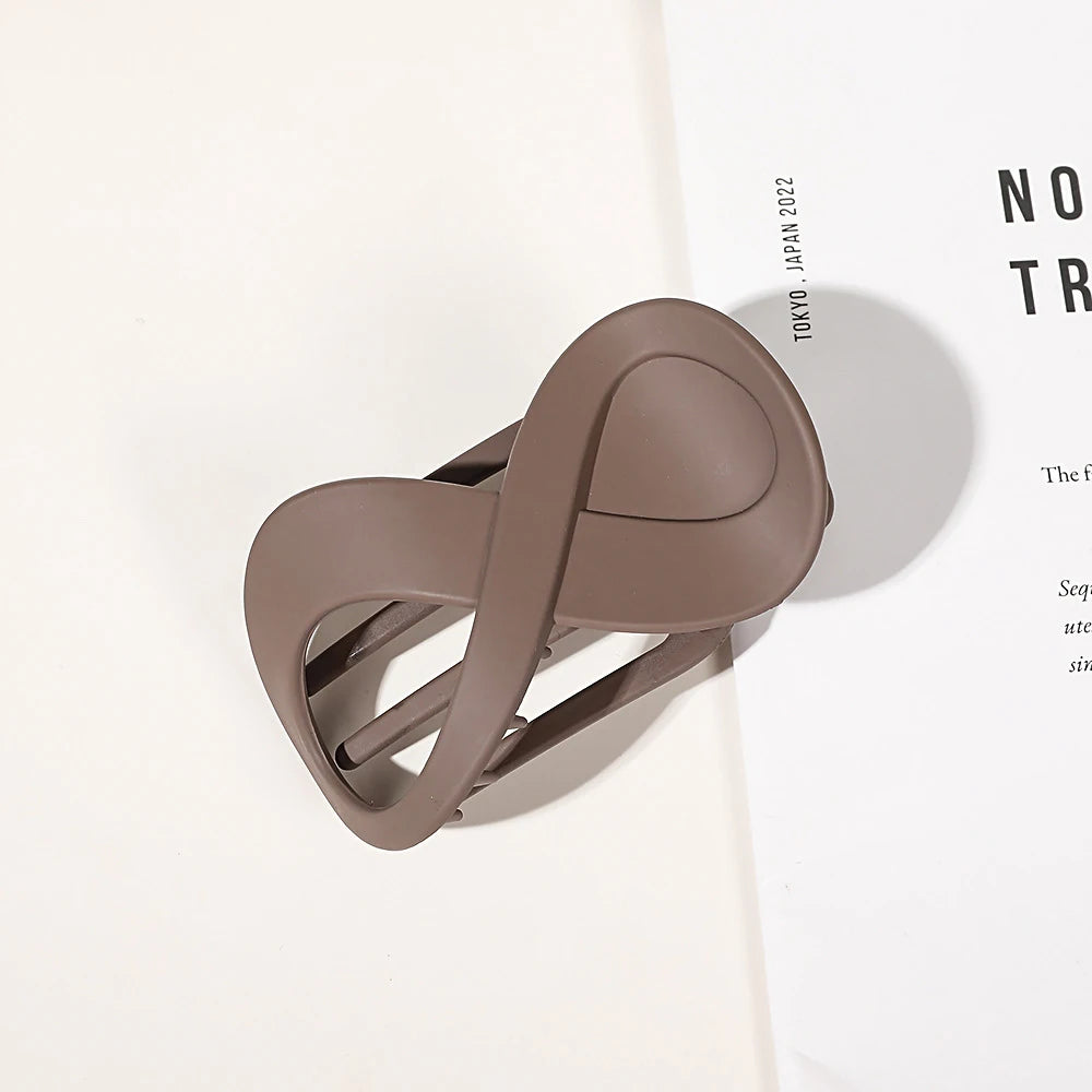 Infinity 8-Shape Hair Claw Clip – Elegant Minimalist Updo Holder for Women