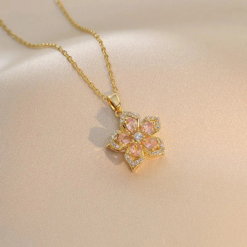 Spin Zircon Flower Pendant Necklace for Women.