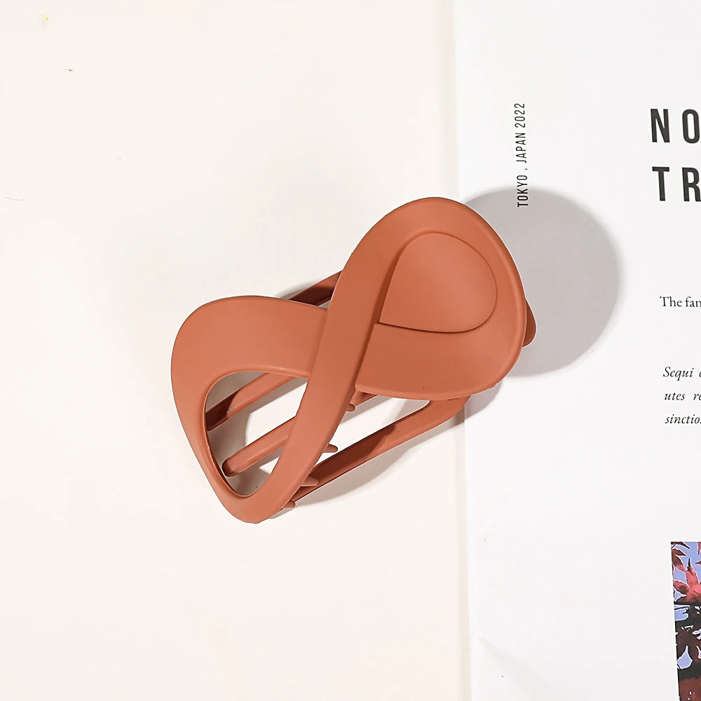 Infinity 8-Shape Hair Claw Clip – Elegant Minimalist Updo Holder for Women