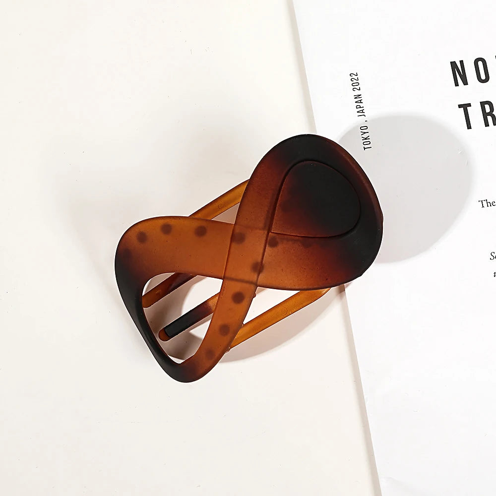 Infinity 8-Shape Hair Claw Clip – Elegant Minimalist Updo Holder for Women