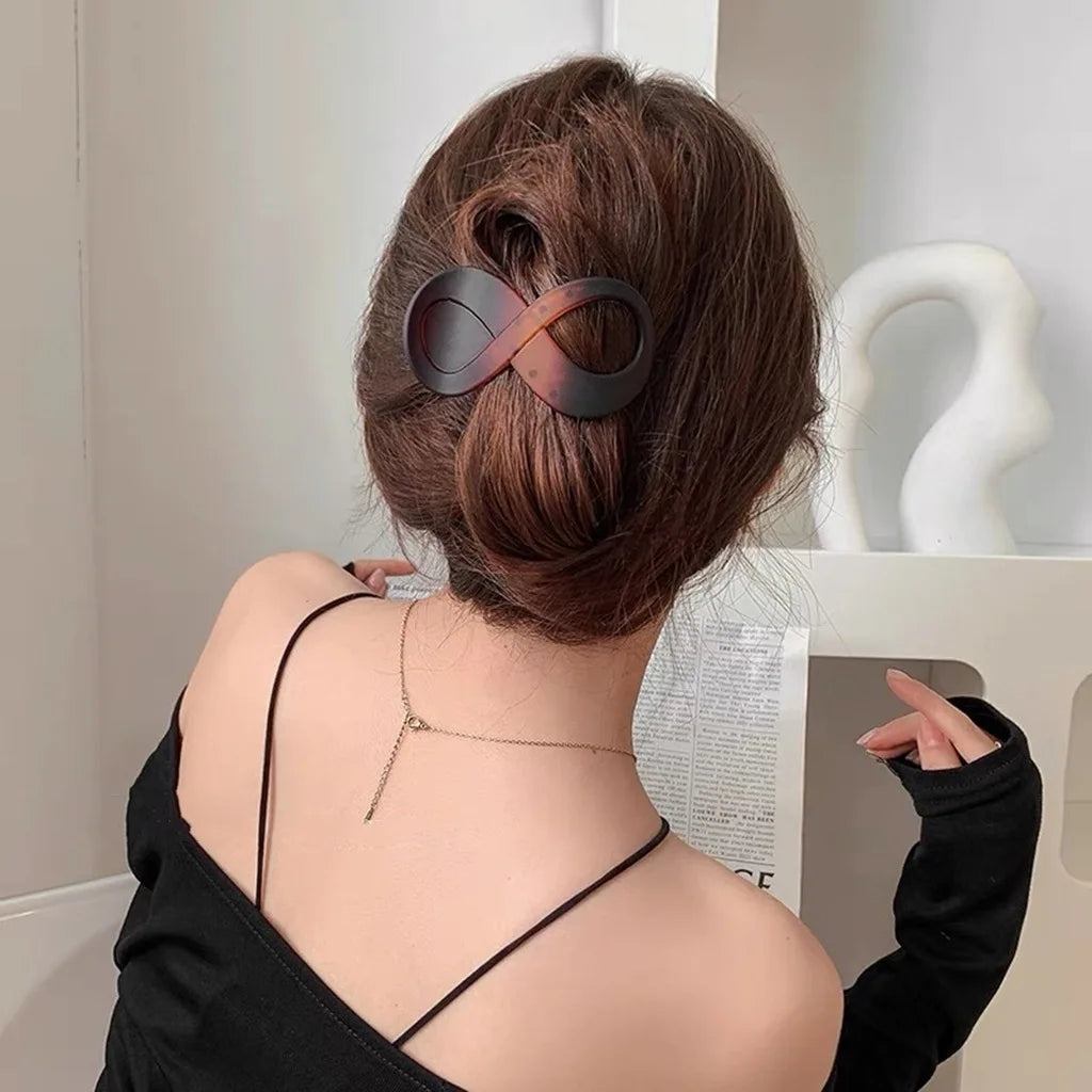 Infinity 8-Shape Hair Claw Clip – Elegant Minimalist Updo Holder for Women