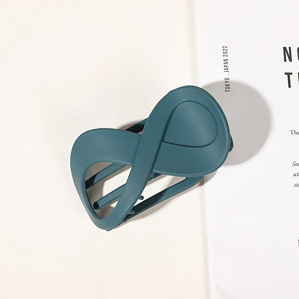 Infinity 8-Shape Hair Claw Clip – Elegant Minimalist Updo Holder for Women